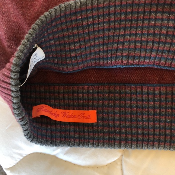 Robert Graham Sweater - Picture 2 of 4